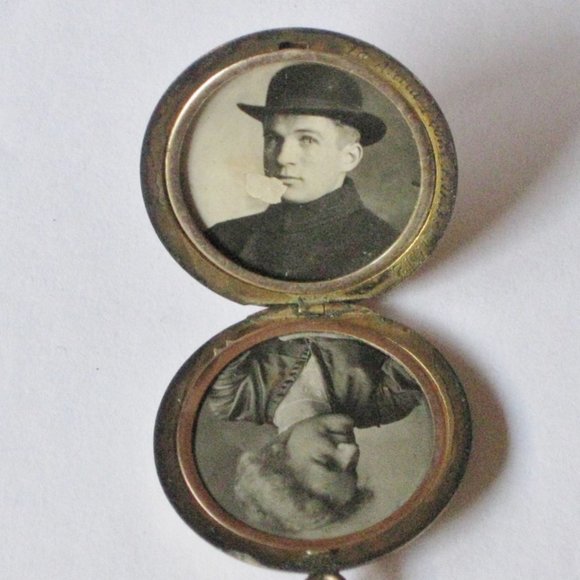 Antique Double Photo Locket 1912-Wightman & Hough/W&H CO-Engraved on 30" Chain - Picture 4 of 10